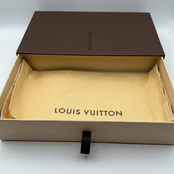 Louis Vuitton gift box and dust bag - Picture 2 of 8